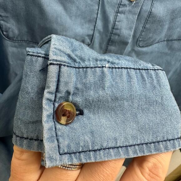 Cavalini Soft Chambray Denim Button Down Shirt NWT Medium Buttondown Top New 8 - Picture 4 of 8